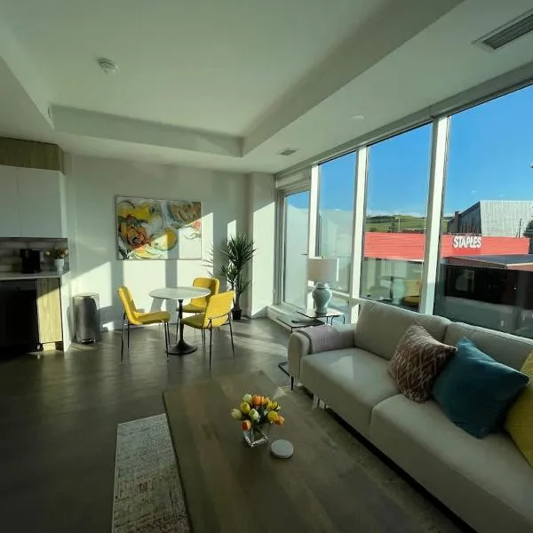 Spotless & Bright 1 BR downtown with private patio, hotel Halifaxben