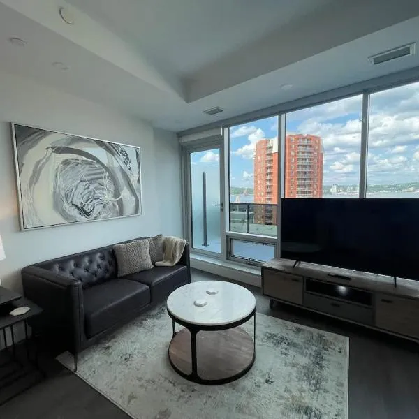 Waterfront downtown 1 Bedroom with 6 appliances, מלון בהליפקס