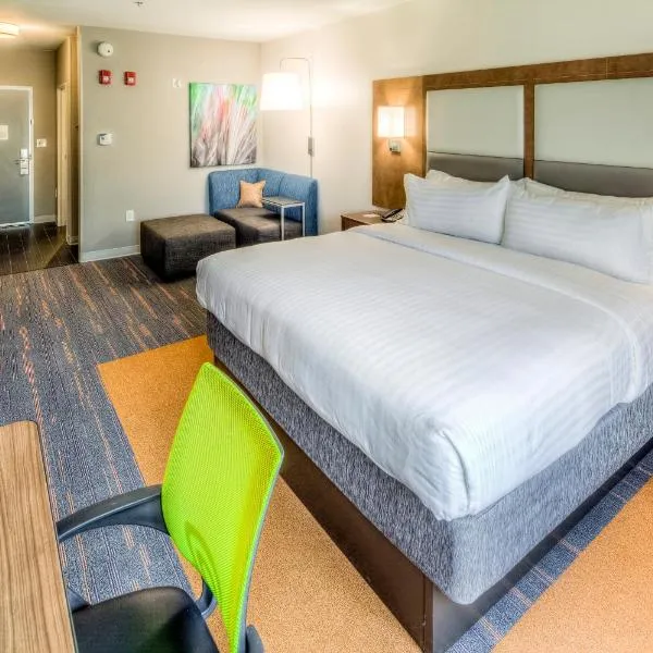 Holiday Inn Express & Suites Cleveland/Westlake by IHG, hotel in Westlake