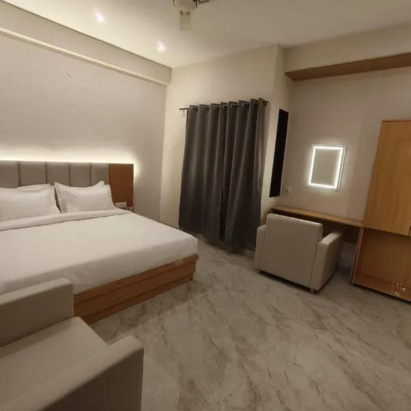 Vilaasitaa Family Suites, hotel in Indore