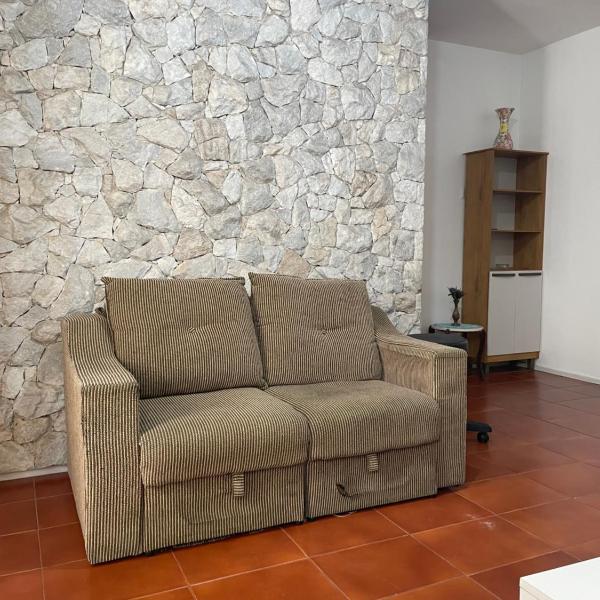 Apartamento meia quadra da praia com excelente localização