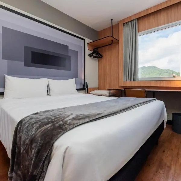 ibis Navegantes Itajai, Hotel in Itajaí