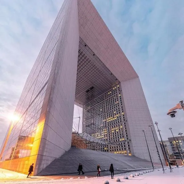 chambre avec salle de bain privée au cœur de La Défense, hotel v destinaci Nanterre