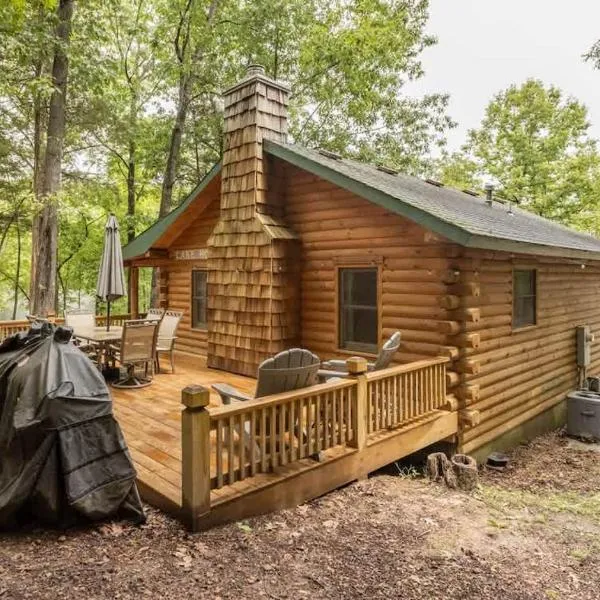 Table Rock Lake Cabin - Sassafras #14 with Lake Access Hot Tub Outdoor Pool, hotel em Shell Knob