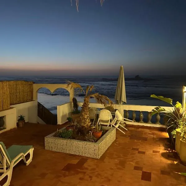 À Unique villa, 4 rooms, 5 beds , entire house, LEGZIRA Beach, hotel in Sidi Ifni