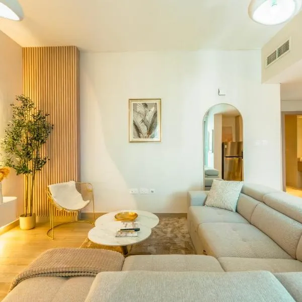 Luxury 1BR on Yas island with Pool & Balcony minutes away from F1 & Parks, viešbutis Abu Dabyje