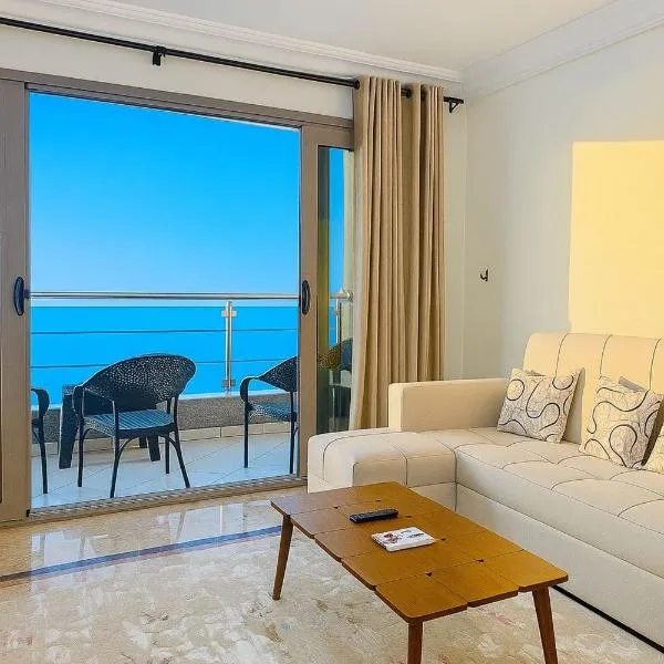 ALEX HOMES - Gleem Luxury Apartments with Direct Sea View，位于亚历山大的酒店