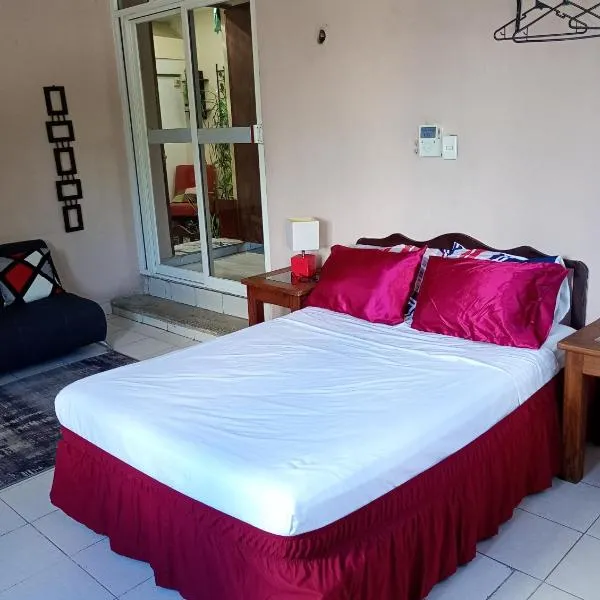 En planta alta a pie de avenida, Hotel in Cozumel