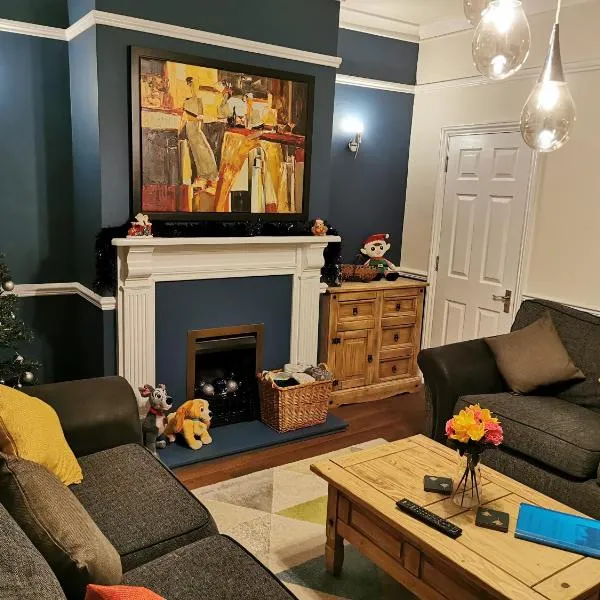 Family Friendly I Pets Welcome I Short Walk to Railway Station I 10min Drive to Safari Park, ξενοδοχείο σε Kidderminster