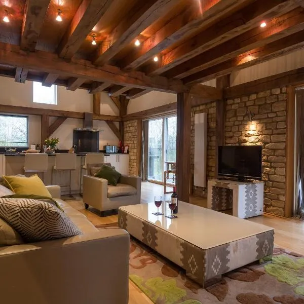 Coot Lodge, hotel in Somerford Keynes