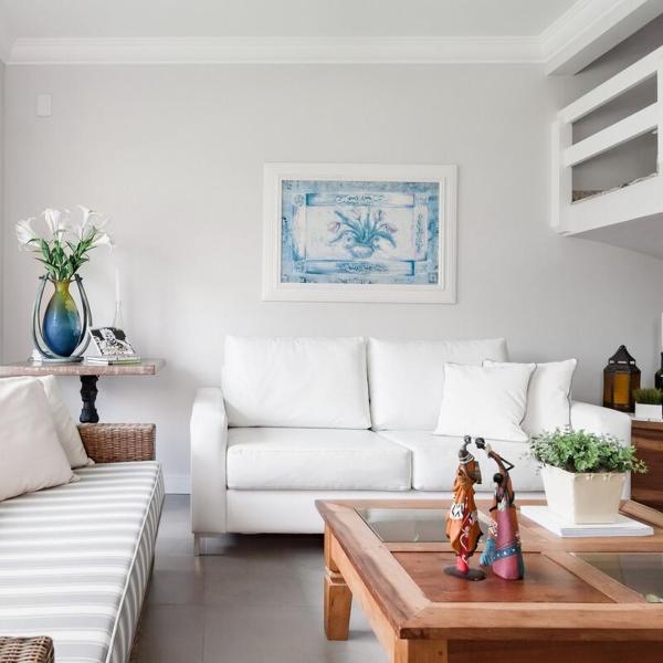 Casa mediterrânea de dois andares, no condomínio Villa dos Açores