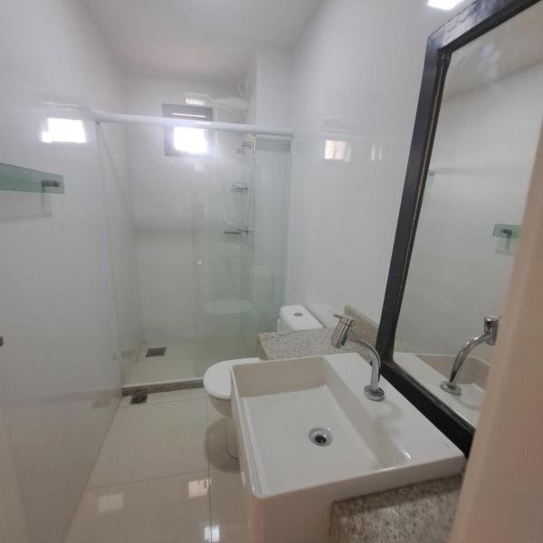 Aconchegante APARTAMENTO - Praia do Morro- Beira Mar com vista para o mar - 2 quartos , 2 banheiros, 2 vagas garagem, 1 varandas, 2 elevadores, Wi-Fi - bem localizado - Foto 3
