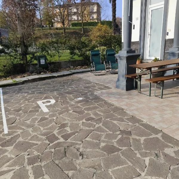 Ca' de' Mari at Como - Switzerland - Private Parking - Self Check-In, hotel in Faloppio