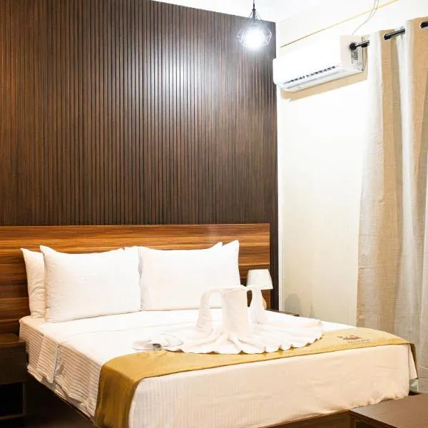 Valhali Guesthouse, hotel a Huraa