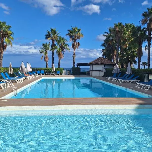 Appartement dans résidence avec piscine et plage privées, hotel in San-Nicolao