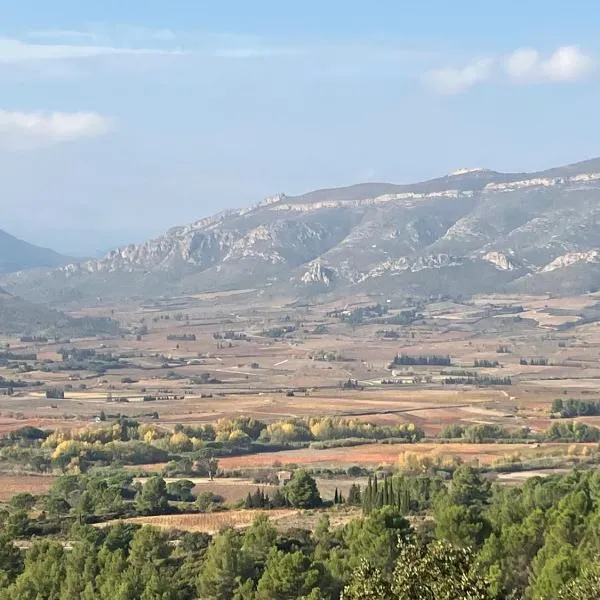 Les Maisons de Gaia chambres privées climatisées avec salle de bains privatives, hotelli kohteessa Tuchan