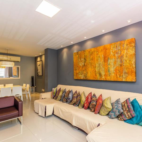 Copacabana Space - Style and comfort for big groups by the beach!