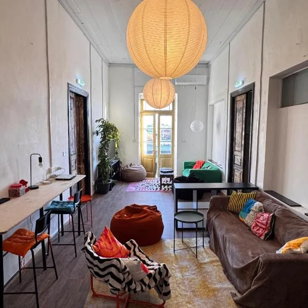 Bee Hostel, hotel in Limassol