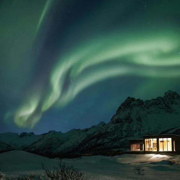 Lyngvær Arctic Lodge - Jacuzzi & Sauna - No 14 – hotel w mieście Lyngværet