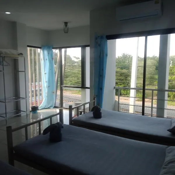 มังกรเลโฮลเทลกระบี่ Mangkonlay Hostel Krabi, ξενοδοχείο σε Ban Khlong Chi Lat
