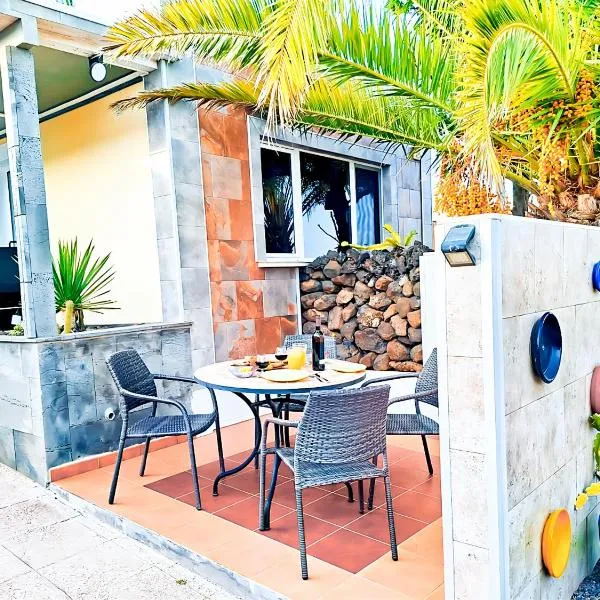 Tiny House MADORA - sea view - amazing garden - quiet location - Bodegas & hiking trails nearby、La Asomadaのホテル