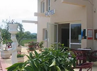 Hôtel Le Colombier, hotel v destinaci Saint-Pantaléon-de-Larche