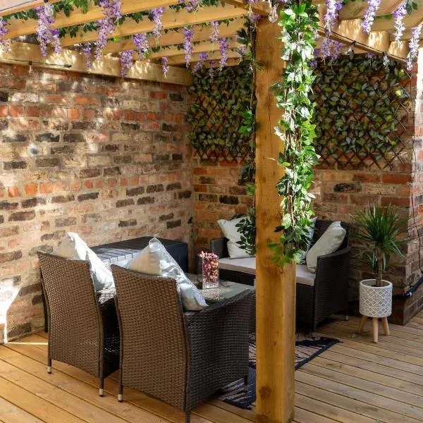 Garden Gazebo, Free Parking & 20 minutes walk to City, Hotel in York