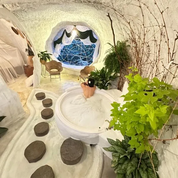 Glamping CAVE, hotel v destinaci Isnos