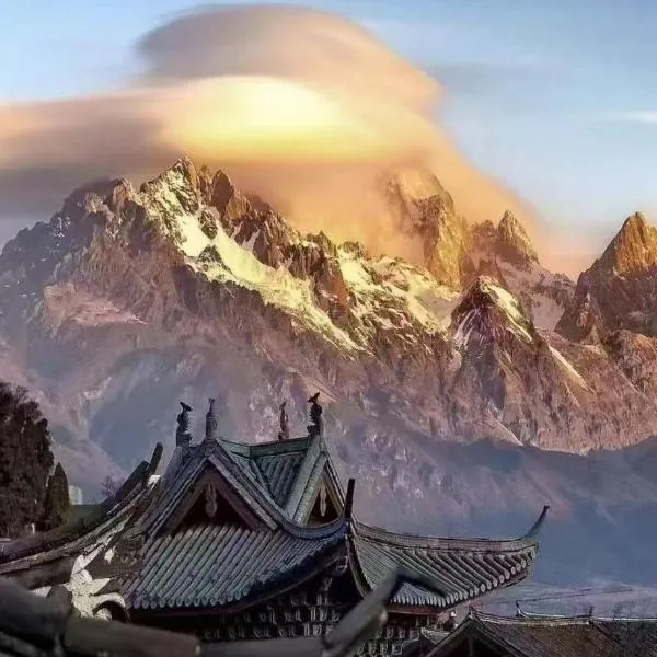 Golden Dragon's Mountain Glow Inn, hotel v destinaci Li-ťiang