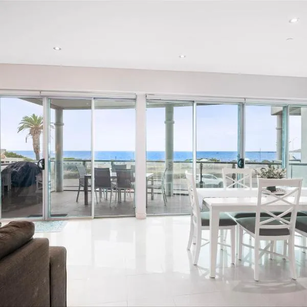 Tidehouse - Scenic Esplanade Escape with Shared Pool, Hotel in Victor Harbor