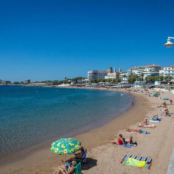 À 100 m de la plage, balcon plein sud, хотел в Сен Рафаел