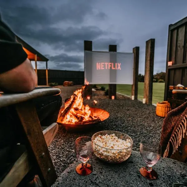 Stunning couples getaway - Outdoor cinema and fire, hotel Warrnamboolban