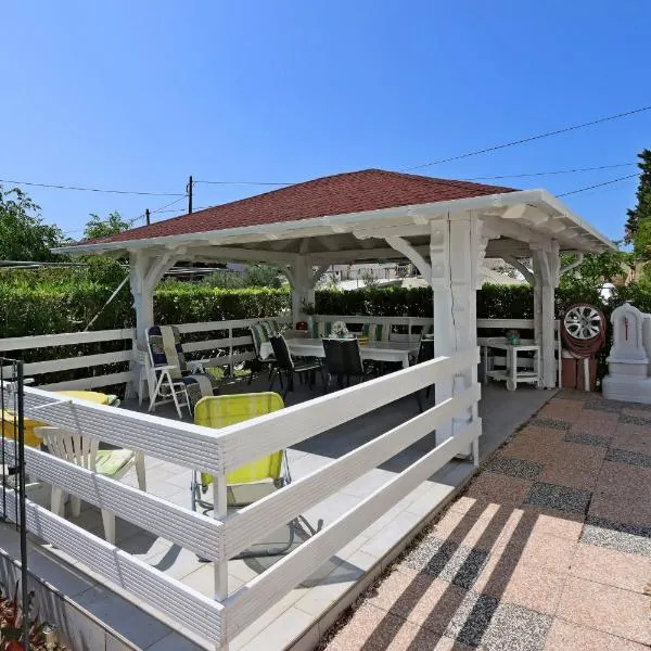 Apartments with parking space Barbat, Rab - 24547, hotel em Rab
