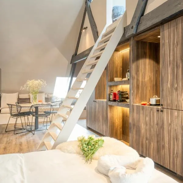 Charming Attic Retreat in Historic Ghent Center – hotel w Gandawie