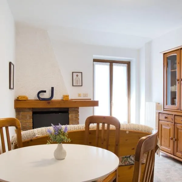 Lòbia in via Parrocchiale - app. Ferro P0, hotel en Barzio