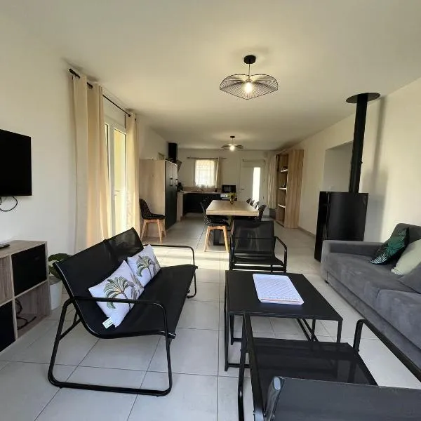 Gîte neuf, à 12mn du Futuroscope, à la campagne -Le Trèfle, hotel en Saint-Léger