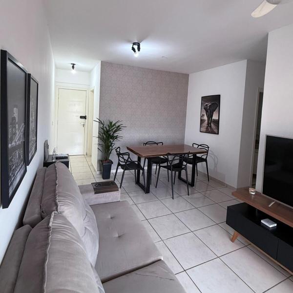 Apartamento com Piscina - 3 Quartos 2 Garagem