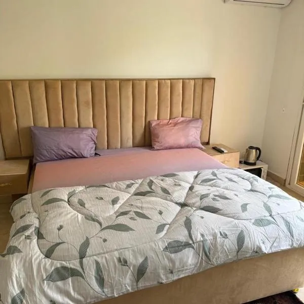 Alone, viešbutis Dakare