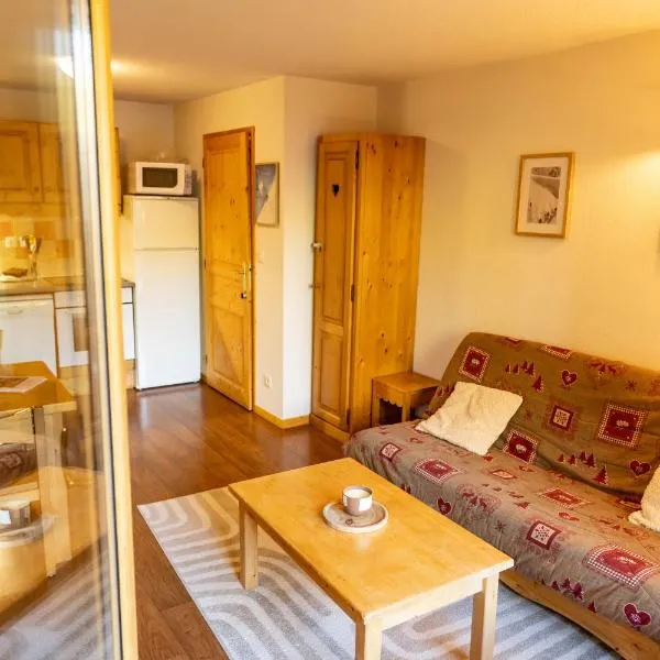 Bel Appartement lumineux au coeur de la station de Vars, hotel in Vars
