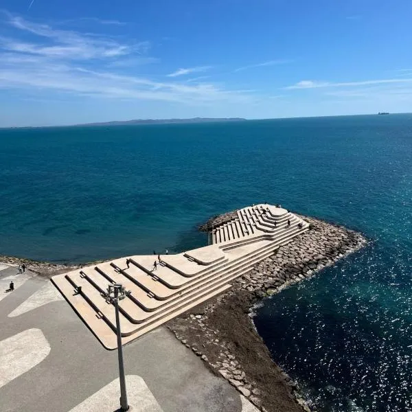 Azure Dream Apartment, hótel í Durrës