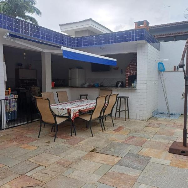 Casa ampla com piscina no Guarujá