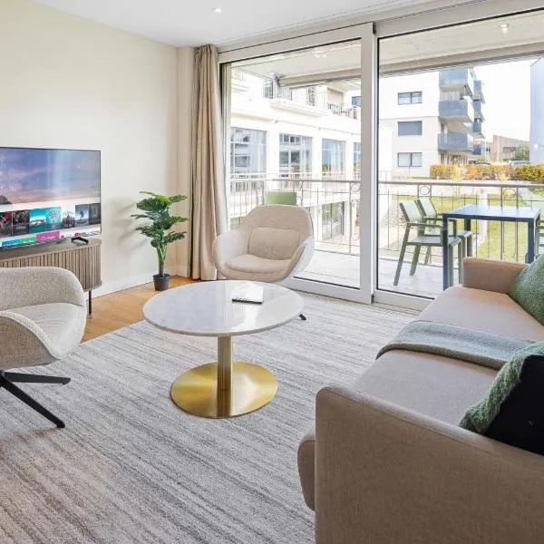 Visionary Hospitality Embrach, Zürich - Premium Apartments with Free Parking, Washer, Kitchen, Rooftop Terrace, Lounge, Bus Stop, Train Station, 15' Airport, hotell i Embrach