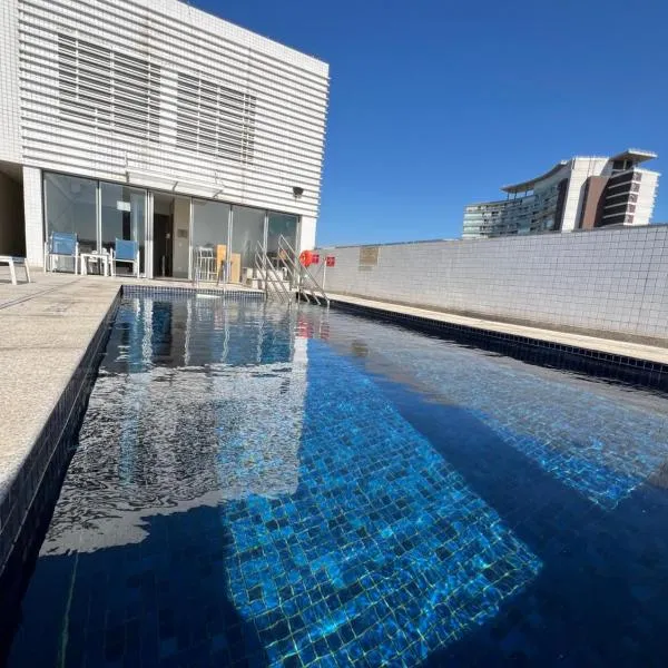 Flats na praia com AC, piscina, sauna e academia!, hotel in Santos