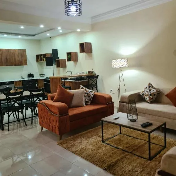 10 minutes from Monastir Airport, private apartment with a very large open plan layout, hotel v mestu Sahline