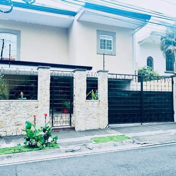 Ester`s Place, hotel v destinaci Escazú
