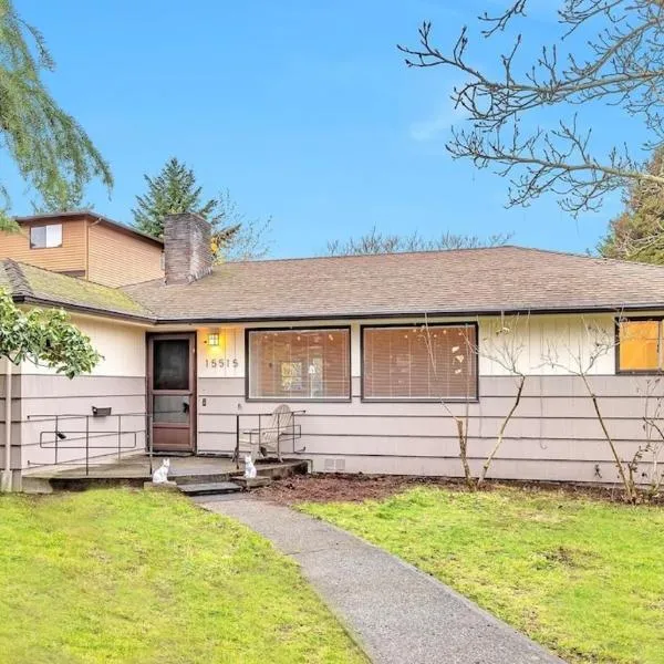 Spacious Retreat 3 Miles to Airport 12 to Seattle, hotel en Burien