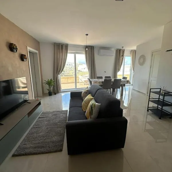 PrimeRose Penthouse, hotel em Sannat