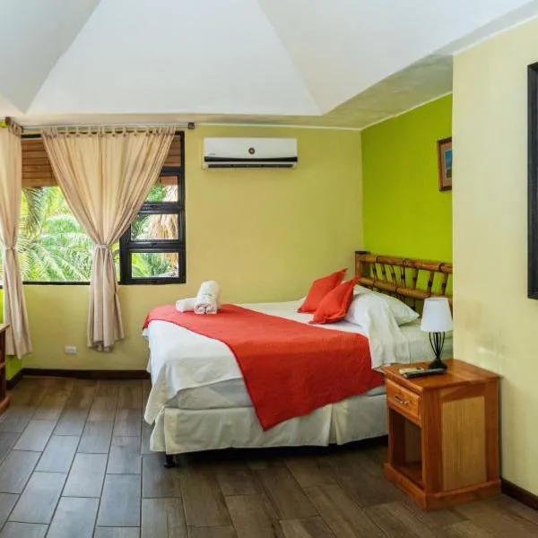 Banana Palms Hotel, hotel in Rio Dulce