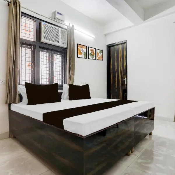 Super Collection O Sector 7 Rohini Formerly Giriraj Residency, hotel in New Delhi