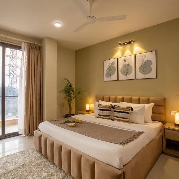 Serviced Apartment near Medanta by BedChambers, hotel en Gurgaon